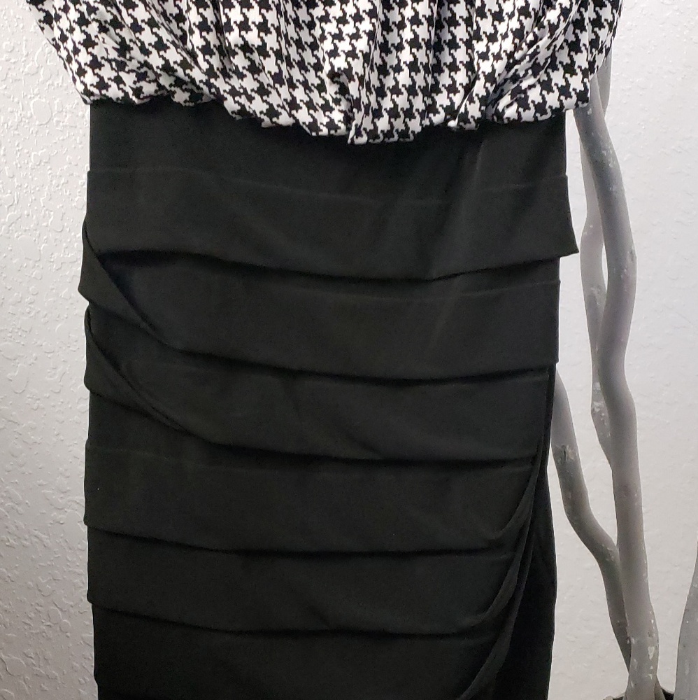 Dress - Picture 4 of 5